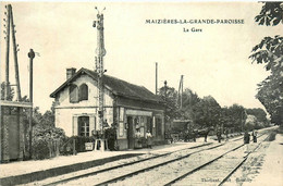 Maizières La Grande Paroisse * La Gare Du Village * Ligne Chemin De Fer * Passage à Niveau , Attelage - Autres & Non Classés