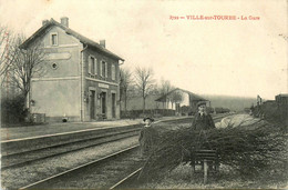 Ville Sur Tourbe * Vue Sur La Gare Du Village * Ligne Chemin De Fer * Villageois Ramasseur De Bois - Ville-sur-Tourbe