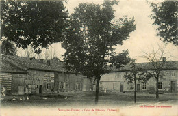 Ville Sur Tourbe * La Cour De L'ancien Château * Ferme Paysans - Ville-sur-Tourbe