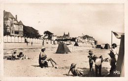 LE CROTOY : LA PLAGE ET LES CABINES - Le Crotoy