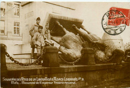 Metz * Carte Photo * Souvenir Des Fêtes De La Libération D'alsace Lorraine * Monument Empereur Frédéric Renversé - Metz