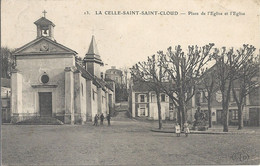 CPA La Celle-Saint-Cloud Place De L'église Et L'Eglise - La Celle Saint Cloud