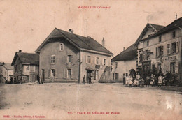 88 / CORCIEUX / PLACE DE L EGLISE ET POSTE / ANIMEE 1914 - Corcieux