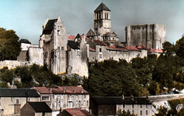 9151 CHAUVIGNY L' Eglise Saint Pierre Et Le Donjon   ( Recto-verso) 86 Vienne - Chauvigny