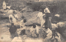 CPA MAGAGASCAR ELEVES DES SOEURS AU LAVOIR - Madagaskar