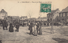 12 : Naucelle : Place De La Mairie Un Jour De Foire   ///  Réf. Fév.  22 //   N° 18.918 - Autres Communes