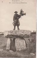 29 - DINEAULT - L' Archi Druide Du Ménez Hom (Mégalithe) - Dolmen & Menhirs