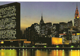 NEW YORK CITY AT NIGHT, NEW YORK. UNUSED POSTCARD  Gv1 - Panoramische Zichten, Meerdere Zichten