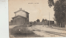 Egleny  89  La Gare Interieure-Quai Animé Et Train Entrant En Gare - Andere Gemeenten