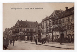 57 MOSELLE - SARREGUEMINES Place De La République - Sarreguemines