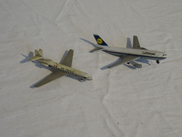 2 Modèles Réduits Avions Jouets 1/300e Caravelle Air France CIJ Et Avion Lufthansa - Avions & Hélicoptères