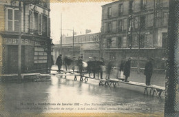 Real Photo Crue Seine 1910 Ivry Sauvetage Rescue  PTT Pharmacie  Traces Jaunes - Catastrophes