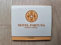 Zündholzheftchen Aus Hongkong Mit Hotel-Werbung - Boites D'allumettes