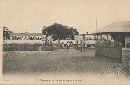 Gare De Noumea Nouvelle Calédonie Départ D' Un Train - Stations - Met Treinen