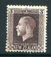 New Zealand 1915-30 KGV - Recess - P.14 X 13½ - 3d Chocolate HM (SG 420) - Nuevos