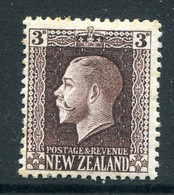 New Zealand 1915-30 KGV - Recess - P.14 X 13½ - 3d Chocolate HM (SG 420) - Ungebraucht