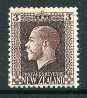 New Zealand 1915-30 KGV - Recess - P.14 X 13½ - 3d Chocolate HM (SG 420) - Nuovi