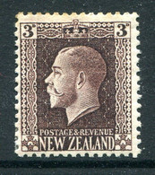 New Zealand 1915-30 KGV - Recess - P.14 X 13½ - 3d Chocolate HM (SG 420) - Ungebraucht