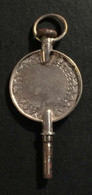 Alter Taschenuhrschlüssel Silber, Fein Graviertes Schlüsselblatt Um 1800 Gesamtlänge 4,4cm - Montres Gousset