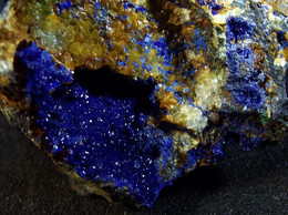 Azurite  ( 2.5 X 2 X 2 Cm ) - Miguel Vacas Mine - Vila Viçosa Evora Distr. - Portugal - Mineralien