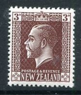 New Zealand 1915-33 KGV - Surface - Cowan - P.14 X 15 - 3d Chocolate HM (SG 449) - Unused Stamps