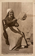 Châtel Guyon - Femme Du Pays Brayaude De La Commune - Coiffe Fileuse Rouet Costume Auvergnat - Châtel-Guyon