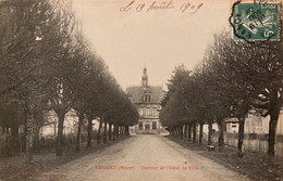 Revigny - Route Et Derrière De L’hôtel De Ville Du Village - Mairie - Revigny Sur Ornain