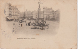 Pionnière (59) LILLE Le... . La Grande Place Et La Colonne ( Marché Aux Fleurs / Tramway) - Lille