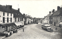 CPSM Saint-Arnoult Place Du Général De Gaulle - Vieil Autocar - St. Arnoult En Yvelines