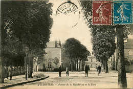 Pithiviers * Avenue De La République Et La Gare * Café TAVERNIER - Pithiviers