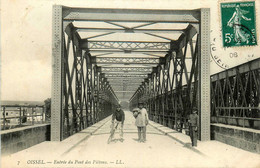 Oissel * Entrée Du Pont Des Piétons * Villageois - Autres & Non Classés