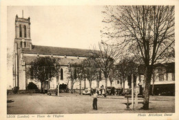 Léon * La Place De L'église * Route - Autres & Non Classés