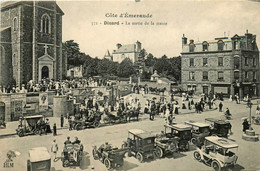 Dinard * La Sortie De La Messe * Place De L'église * Automobile Voiture Ancienne - Dinard