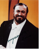 Autographe Photo Dédicacée Luciano Pavarotti Chanteur D'opéra Italien Signature Feutre Noir - Other & Unclassified