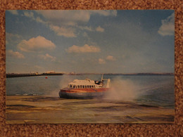 HOVERTRAVEL SRN6 ARRIVING AT RYDE - Hovercrafts