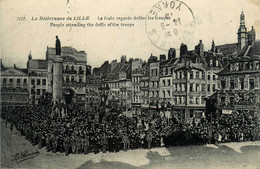 Lille * La Délivrance De La Ville * La Foule Regarde Défiler Les Troupes * Guerre 14/18 * Ww1 War - Lille