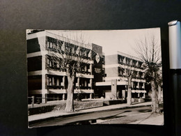 DDR-Gebäude, Ort ?, Aufschr. „Unser Sozial. Staat: Gebaut Für….“, Foto Pluns Graal-Müritz, S/w-Fotoabzug, 11 X 14,5 Cm - Lieux