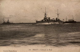 Brest - Les Cuirassés En Rade - Navire De Guerre , Marine Militaire Française - Militaria - Brest
