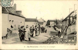 NOCES - Carte Postale Du Nivernais - Une Noce En Campagne - L 117103 - Marriages