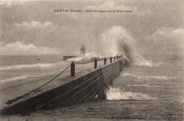 Ile D'yeu * Effets De Vagues Sur Le Brise Lames * La Jetée - Ile D'Yeu