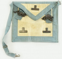 XX. Sz. Eleje: Szabadkőműves Kötény Selyem, Bőr Fém Csatokkal / Freemason Apron Silk. Leather 40x36 Cm - Other & Unclassified