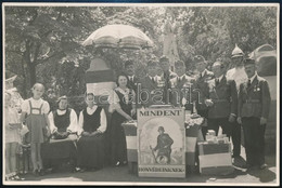 Cca 1940 Mindent Honvédeinknek, Vintage Fotó, Hátoldalán Tizian Foto-Riport Újpest Pecsétjével Jelzett, 11×17 Cm - Other & Unclassified