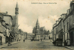 Clermont * La Place De L'hôtel De Ville * Automobile Voiture Ancienne - Clermont