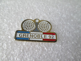 PIN'S    PETANQUE GRENOBLE 92 - Boule/Pétanque