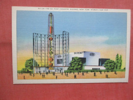 Du Pont Chemistry Building   1939 NY Worlds Fair.         Ref 5501 - Publicité