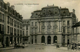 Auxerre * Place Et Façade De La Banque Caisse D'épargne * Bank Banco * Automobile Voiture Ancienne - Auxerre