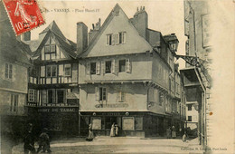 Vannes * La Place Henri IV * Commerce Parapluie DEVIER * Débit De Tabac Tabacs - Vannes