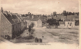 CHATELAUDREN - Le CHAMP De FOIRE - Châtelaudren