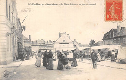 18-SANCOINS- LA PLACE D'ARMES UN JOUR DE MARCHE - Sancoins