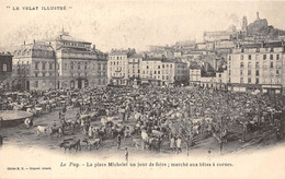 43-LE-PUY- LA PLACE MICHELET UN JOUR DE FOIRE, MARCHE AUX BÊTES A CORNES - Le Puy En Velay